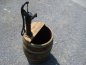 Preview: 225 liter Weinfass Holzfass mit Schwengelpumpe